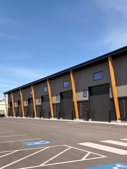 4962 S 3300 W, Rexburg, ID à louer - Photo du bâtiment - Image 2 de 26