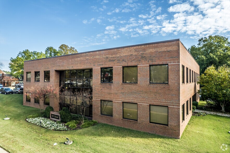 700 Colonial Rd, Memphis, TN à louer - Photo du bâtiment - Image 3 de 5