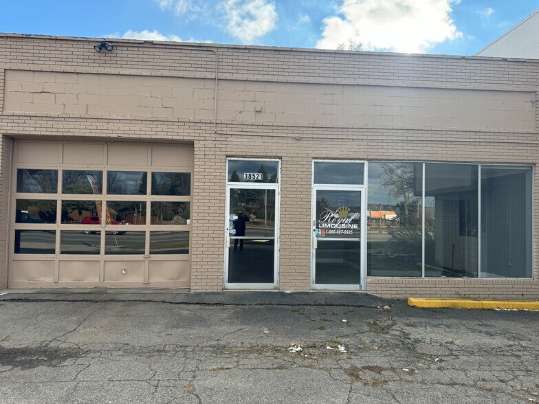 38505-38521 Ford Rd, Westland, MI à louer - Photo du bâtiment - Image 2 de 5