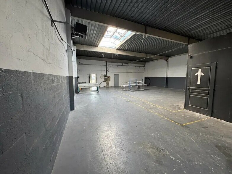 Flex in Lognes for lease - Interior Photo - Image 3 of 7