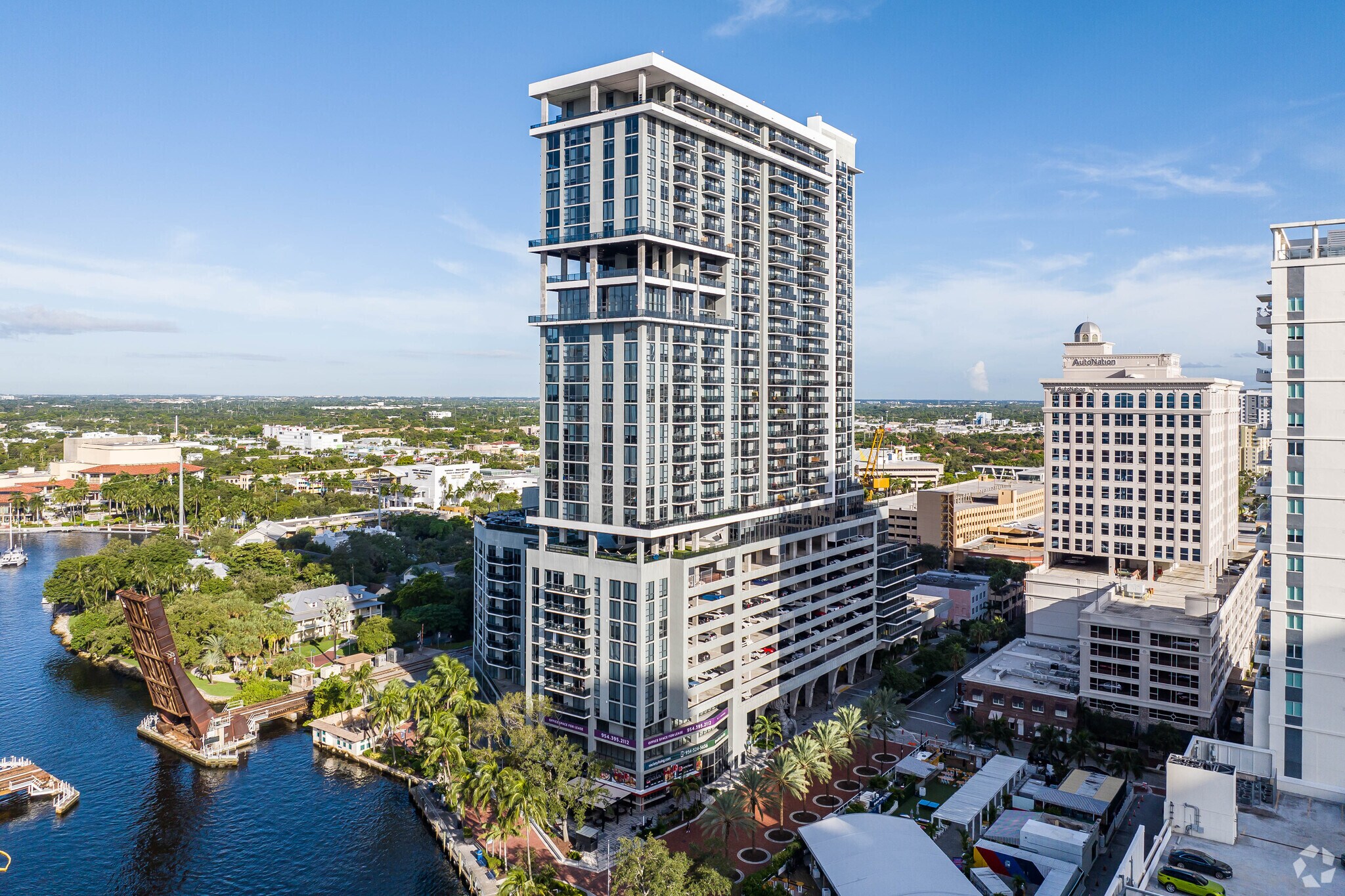 221 SW 1st Ave, Fort Lauderdale, FL à louer Photo principale- Image 1 de 4