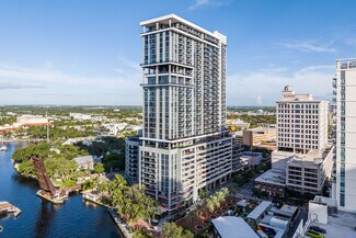 Plus de détails pour 221 SW 1st Ave, Fort Lauderdale, FL - Commerce de détail à louer