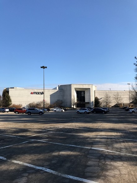 2 Galleria Mall Dr, Taunton, MA for sale - Primary Photo - Image 1 of 1