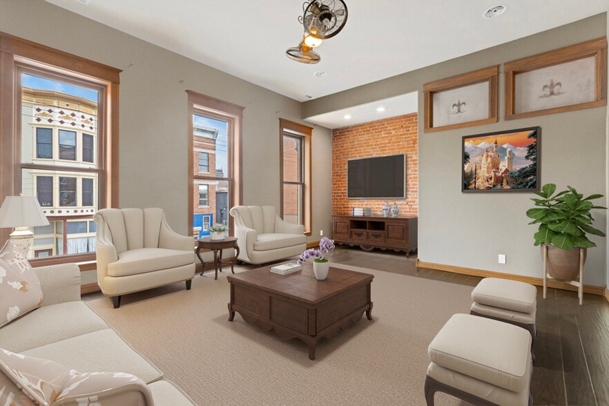 217 W Main St, Freeport, IL for sale - Interior Photo - Image 2 of 18