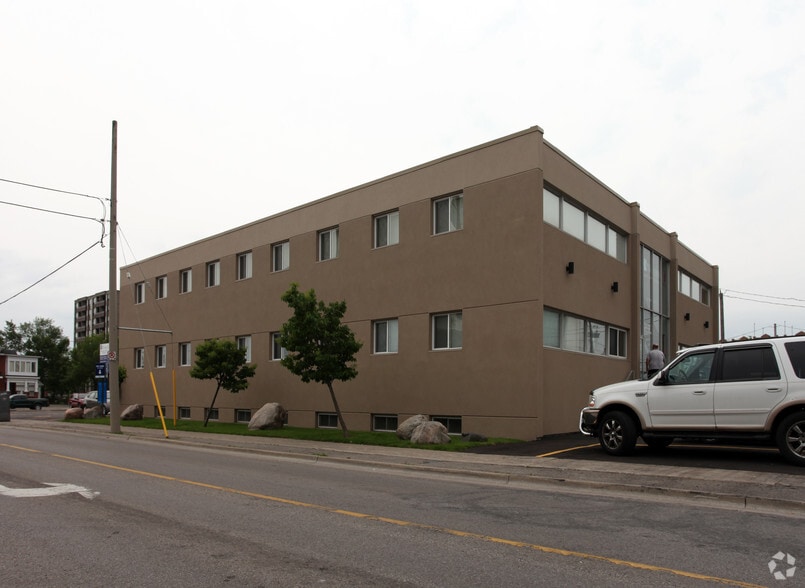 172 King St E, Oshawa, ON à louer - Photo du bâtiment - Image 2 de 12