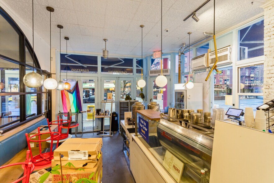 197 Avenue A, New York, NY à louer - Photo du bâtiment - Image 2 de 7