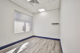 6236 W Desert Inn Rd, Las Vegas, NV for lease Interior Photo- Image 1 of 25