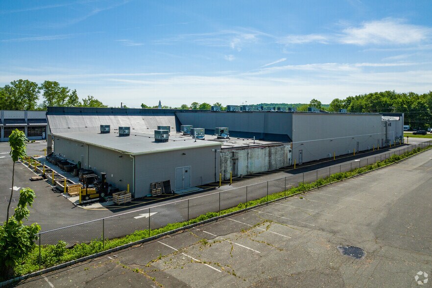 437 US Highway 46, Fairfield, NJ à louer - Photo du bâtiment - Image 2 de 4