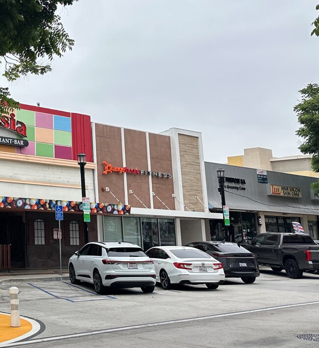 Plus de détails pour 139 N San Fernando Blvd, Burbank, CA - Commerce de détail à vendre