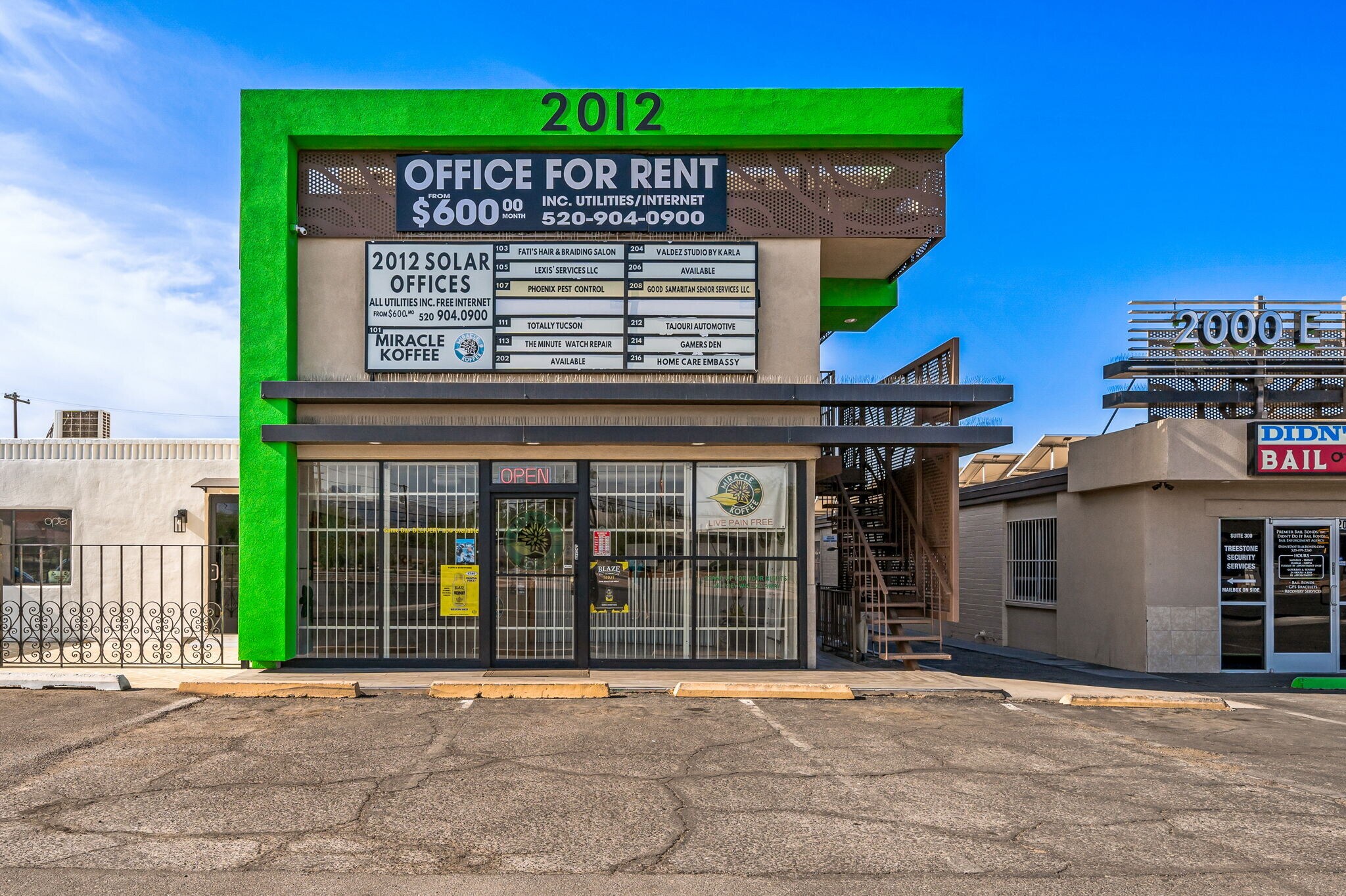 2012 E Broadway Blvd, Tucson, AZ à louer Photo du bâtiment- Image 1 de 18
