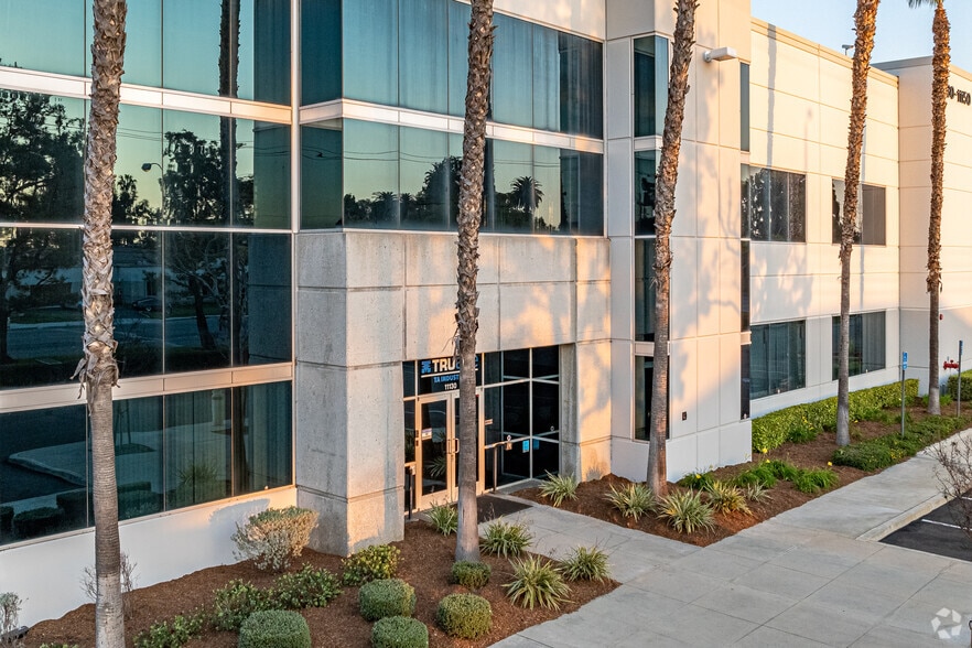 11130-11290 Bloomfield Ave, Santa Fe Springs, CA à louer - Photo du bâtiment - Image 2 de 11