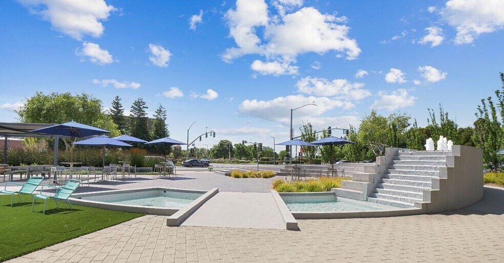 1001-1051 E Hillsdale Blvd, Foster City, CA à louer - Photo du bâtiment - Image 3 de 3