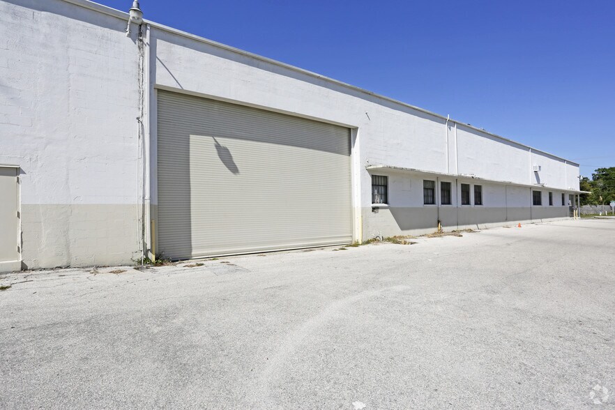 1011 N Lime Ave, Sarasota, FL à vendre - Photo du bâtiment - Image 3 de 12