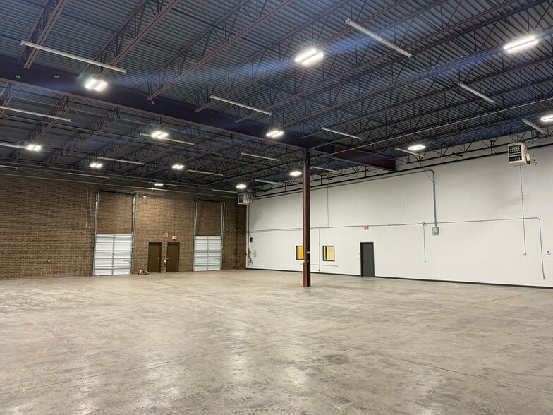 7001 Cessna Dr, Greensboro, NC for lease - Building Photo - Image 3 of 6