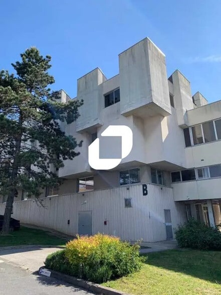 Office in Chilly-Mazarin for lease - Building Photo - Image 1 of 5