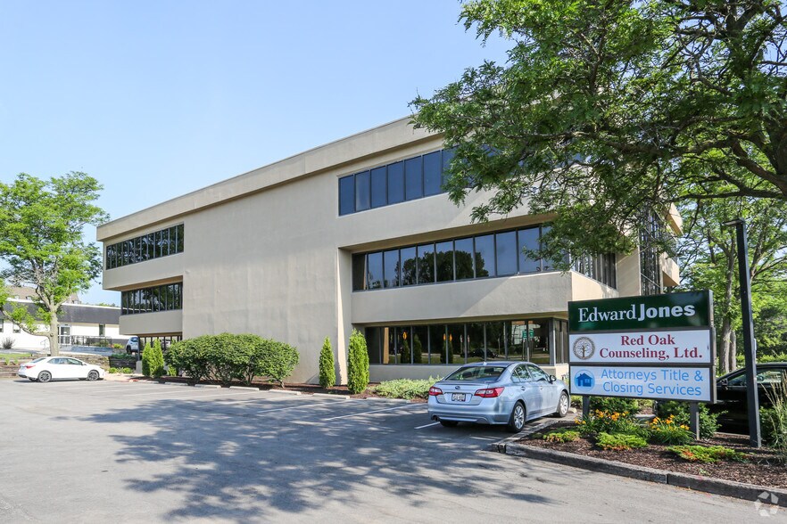12970 W Bluemound Rd, Elm Grove, WI à louer - Photo du bâtiment - Image 1 de 3
