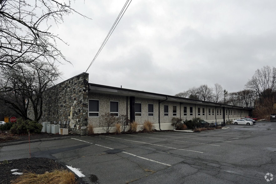 4695-4697 Main St, Bridgeport, CT à louer - Photo du bâtiment - Image 2 de 3