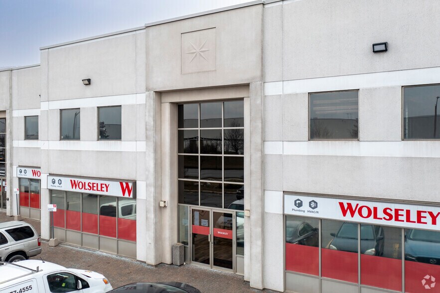 1290 Creditstone Rd, Vaughan, ON à vendre - Photo du bâtiment - Image 3 de 4