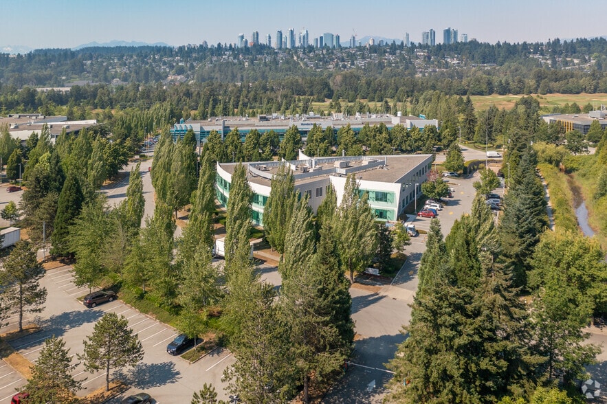 4300 N Fraser Way, Burnaby, BC à vendre - Photo du bâtiment - Image 2 de 5