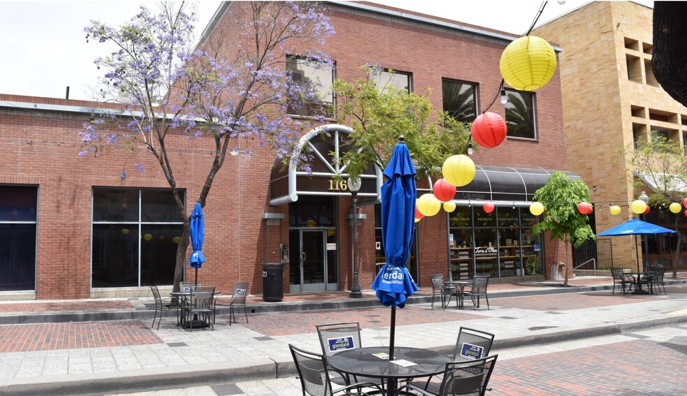 114-122 N Artsakh St, Glendale, CA for lease - Primary Photo - Image 1 of 24