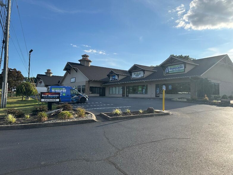 725 Parkway, Sevierville, TN for lease - Building Photo - Image 1 of 13