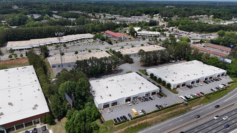 5172 Brook Hollow Pkwy, Norcross, GA à louer - Photo du bâtiment - Image 2 de 27