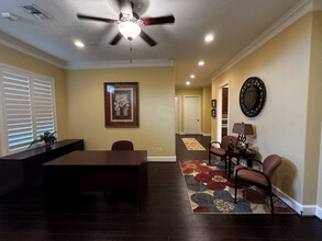 11601 Spring-cypress Rd, Tomball, TX for lease Interior Photo- Image 2 of 20