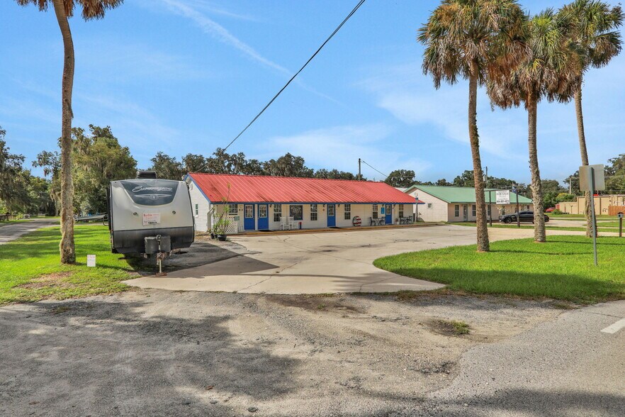 413 Elm St, Welaka, FL à vendre - Photo du bâtiment - Image 2 de 111