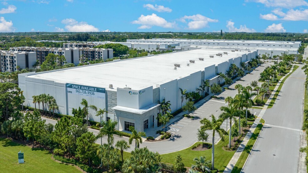 6017 Southern Blvd, West Palm Beach, FL à louer - Photo du bâtiment - Image 1 de 8
