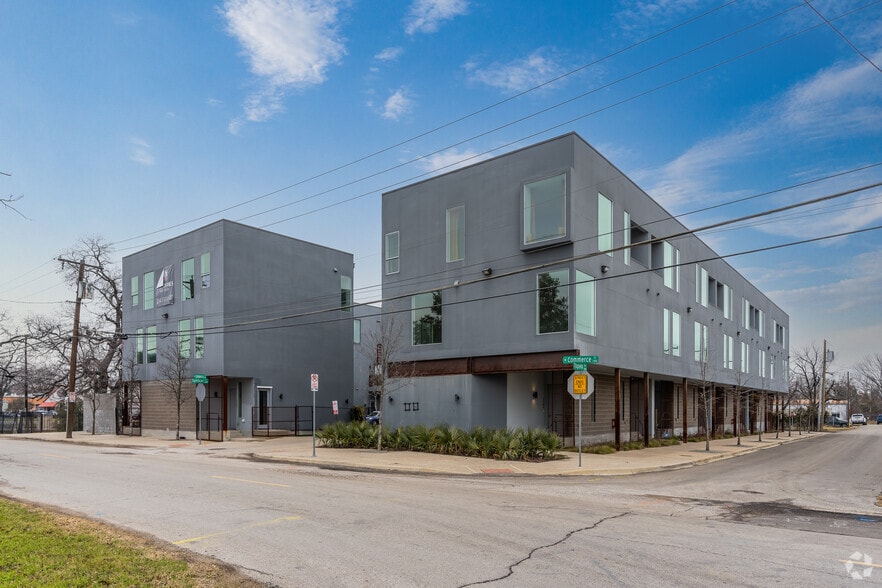 707 W Commerce St, Dallas, TX à vendre - Photo du bâtiment - Image 3 de 32