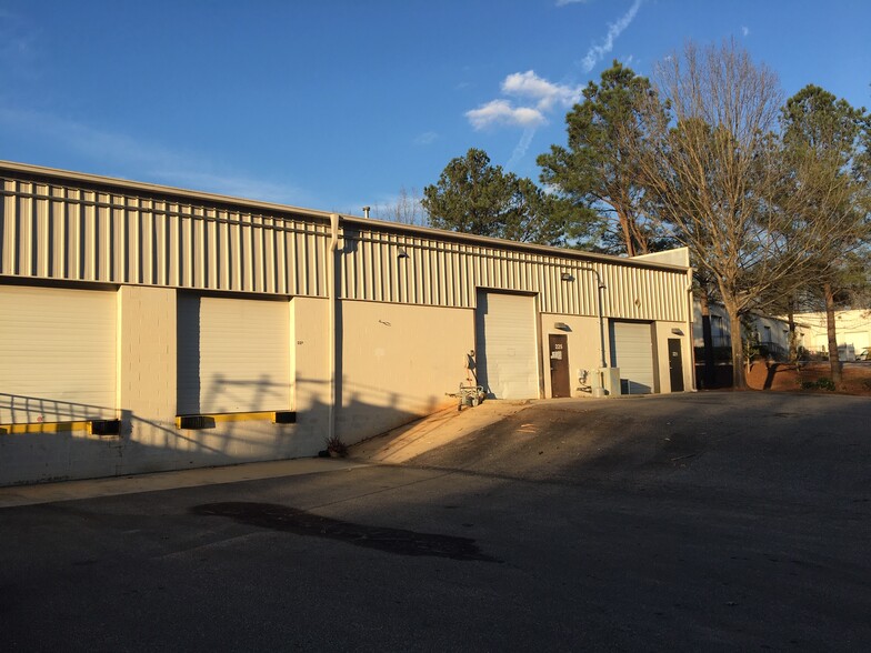 221-229 James Jackson Ave, Cary, NC for lease - Building Photo - Image 2 of 2