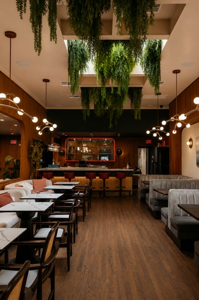 631 N La Cienega Blvd, West Hollywood, CA for lease - Interior Photo - Image 2 of 9