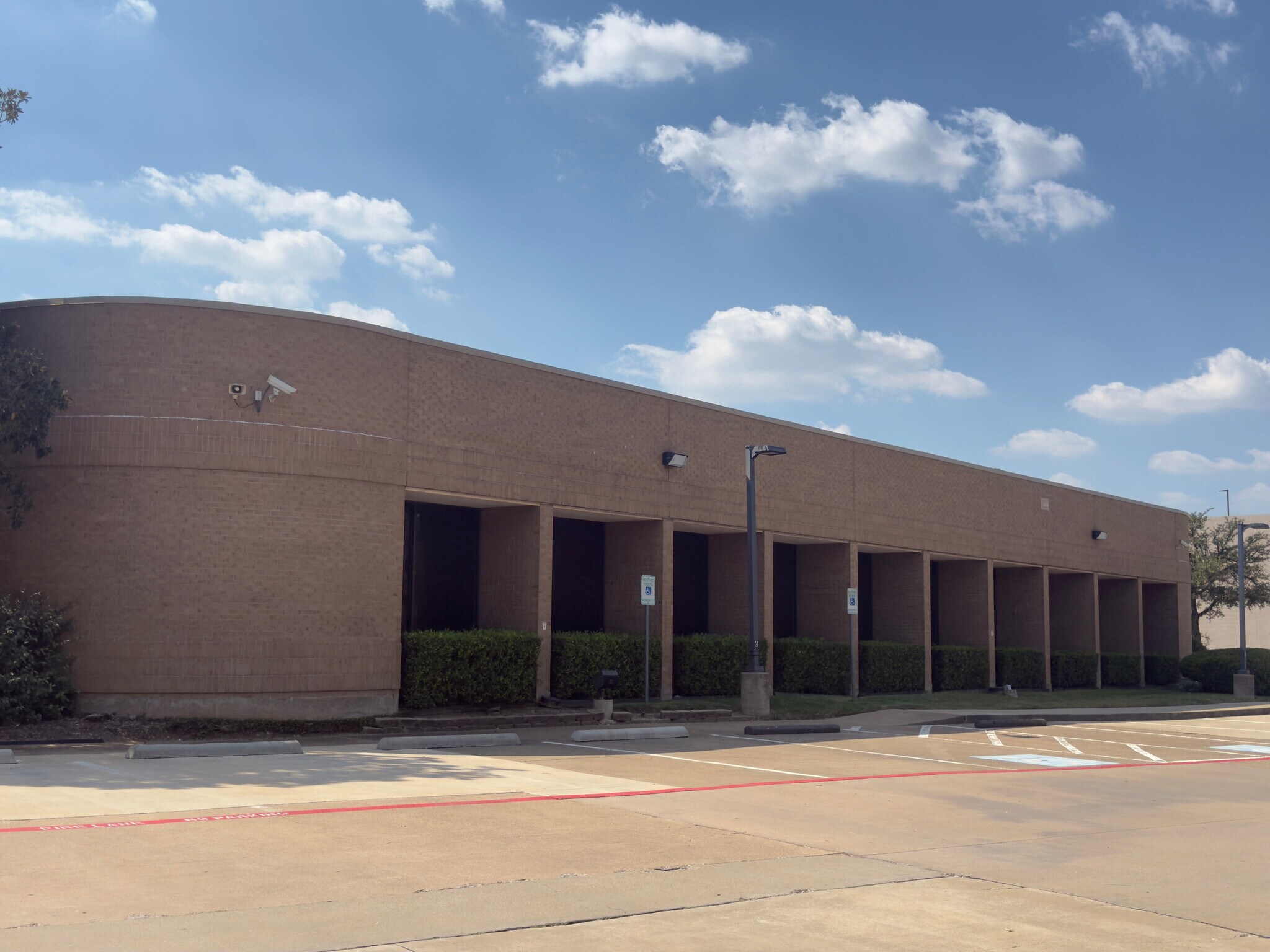 9250 Amberton Pky, Dallas, TX à vendre Photo principale- Image 1 de 3