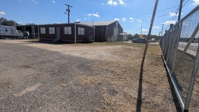 2940 S WW White Rd, San Antonio, TX for lease Building Photo- Image 2 of 11