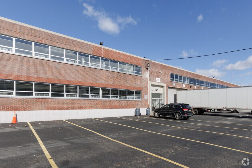 100 Industrial Rd, Carlstadt, NJ à louer - Photo du bâtiment - Image 1 de 7