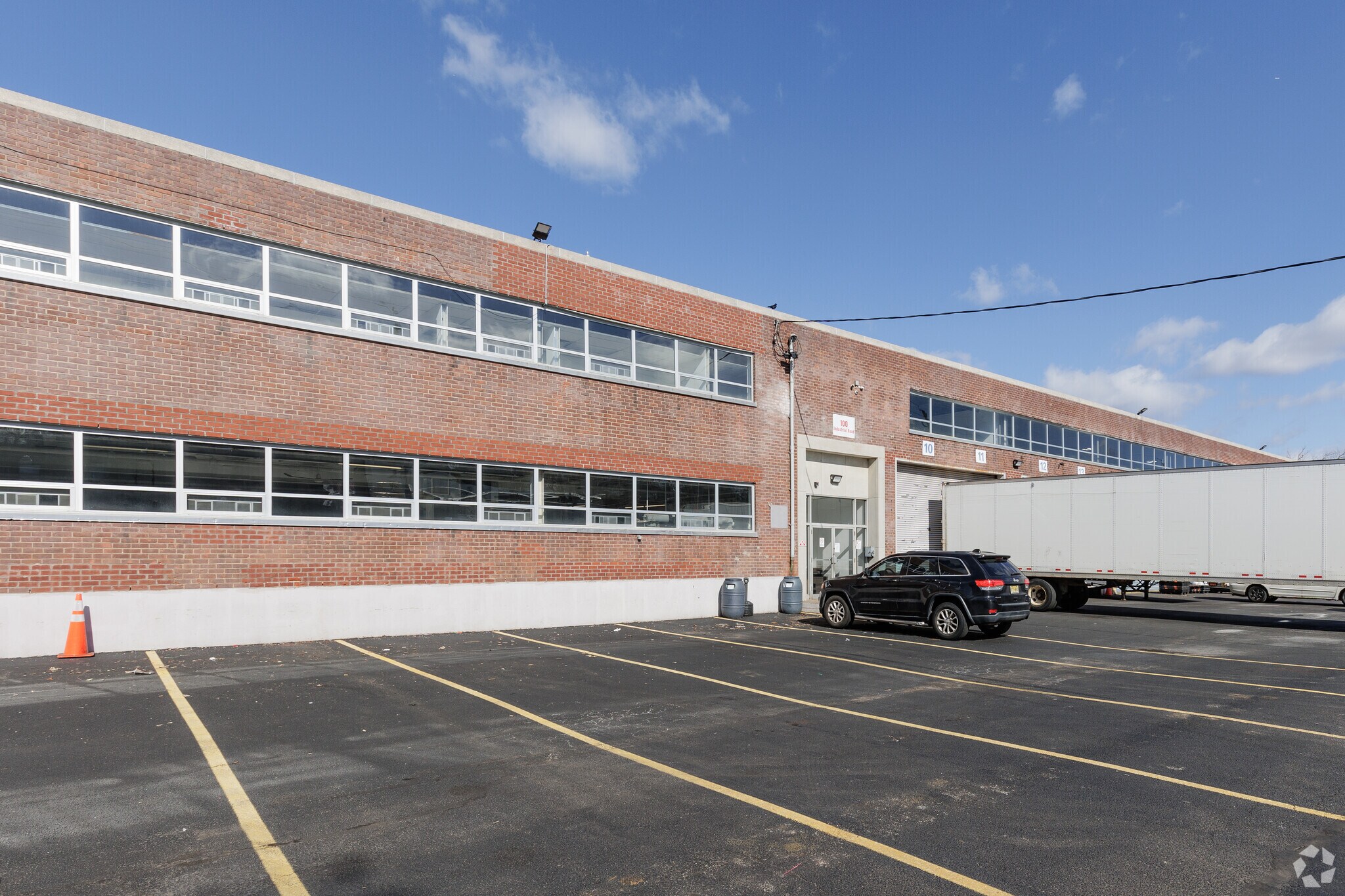 100 Industrial Rd, Carlstadt, NJ à louer Photo du bâtiment- Image 1 de 8