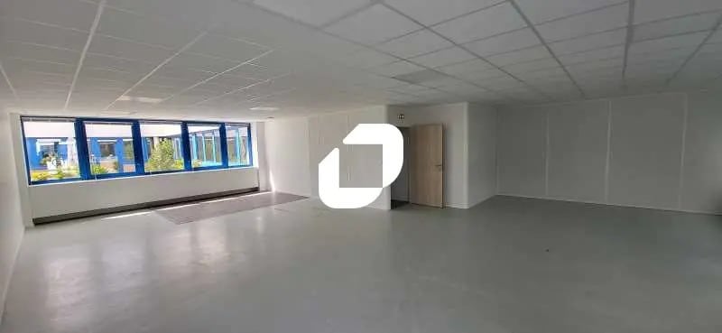 Office in Mérignac for lease - Building Photo - Image 2 of 8