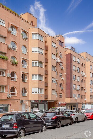 Ronda Caballero de la Mancha, 71, Madrid, Madrid à vendre - Photo du bâtiment - Image 2 de 2
