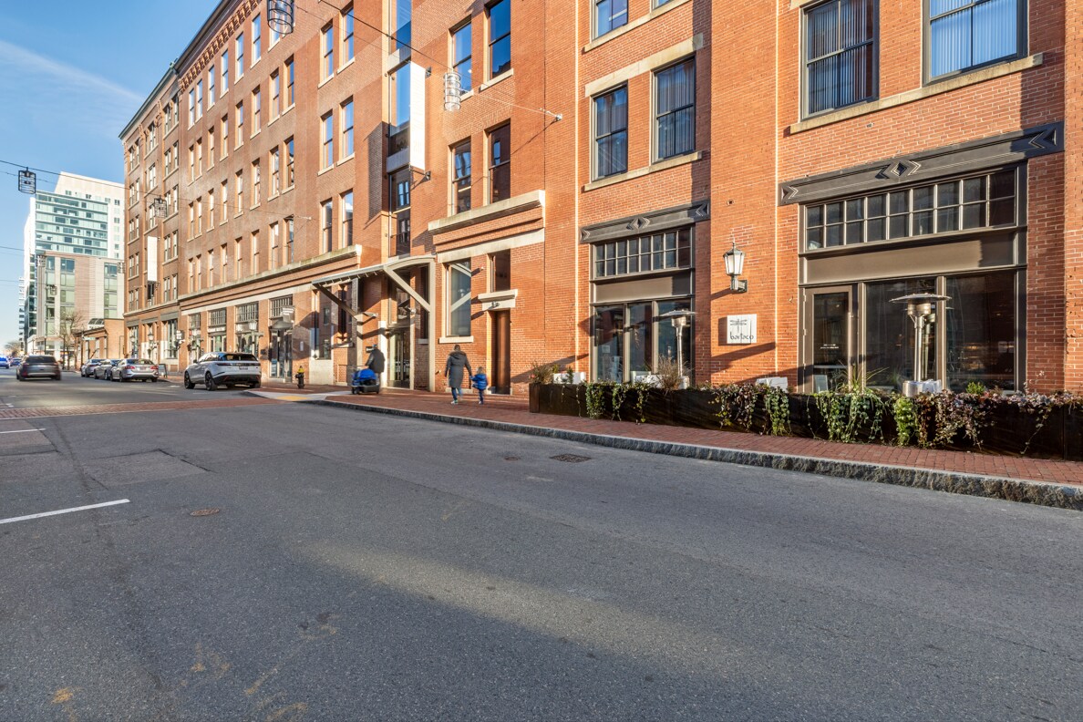 25-29 Thomson Pl, Boston, MA for lease Building Photo- Image 1 of 13