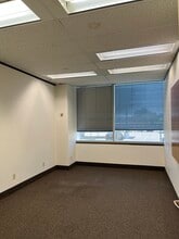 11615 Forest Central Dr, Dallas, TX à louer Photo intérieure- Image 2 de 2