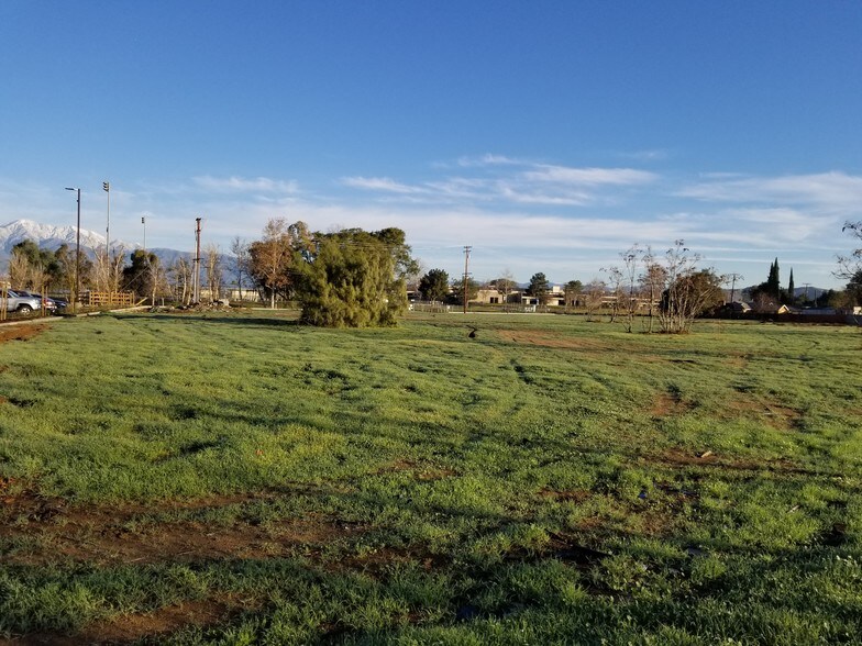 Bellgrave Ave & Etiwanda Ave, Jurupa Valley, CA à louer - Photo du bâtiment - Image 3 de 6