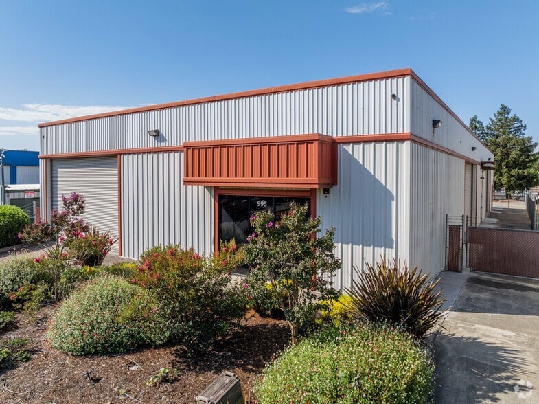 995 Transport Way, Petaluma, CA for lease - Building Photo - Image 1 of 9