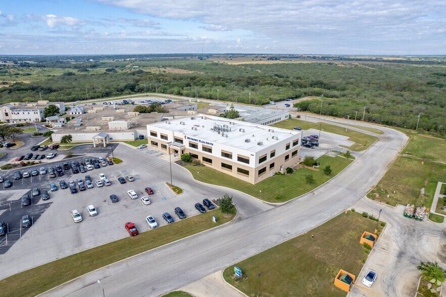 1907 Hwy 97 E, Jourdanton, TX for lease - Aerial - Image 2 of 4