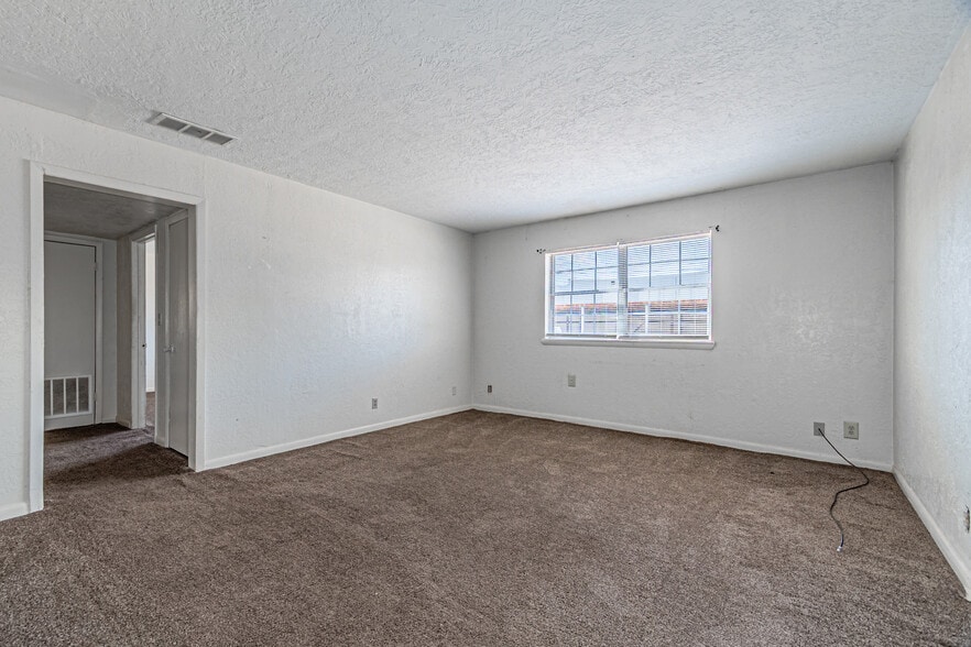 1621 N 13th St, Frederick, OK for sale - Interior Photo - Image 3 of 9