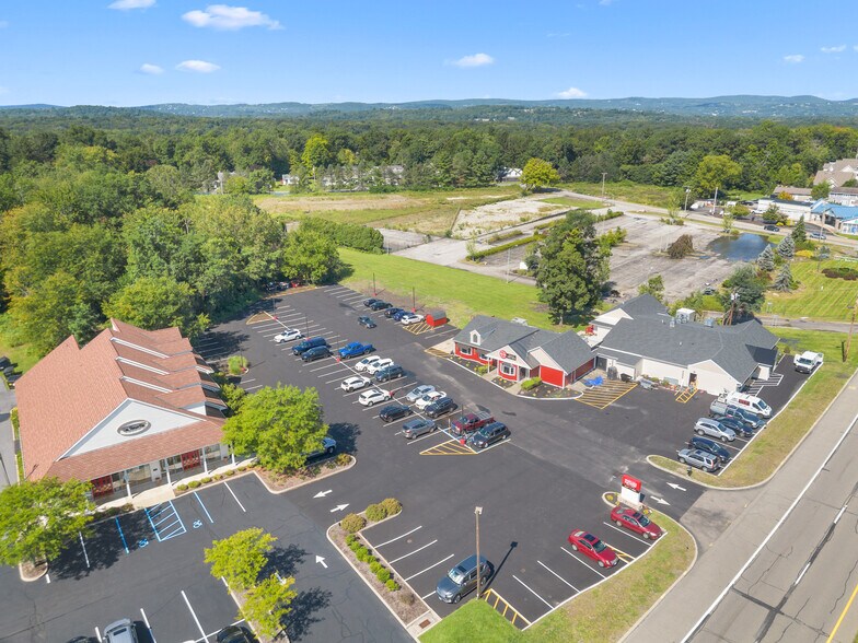 1083 Route 9, Fishkill, NY à vendre - Photo du bâtiment - Image 2 de 14