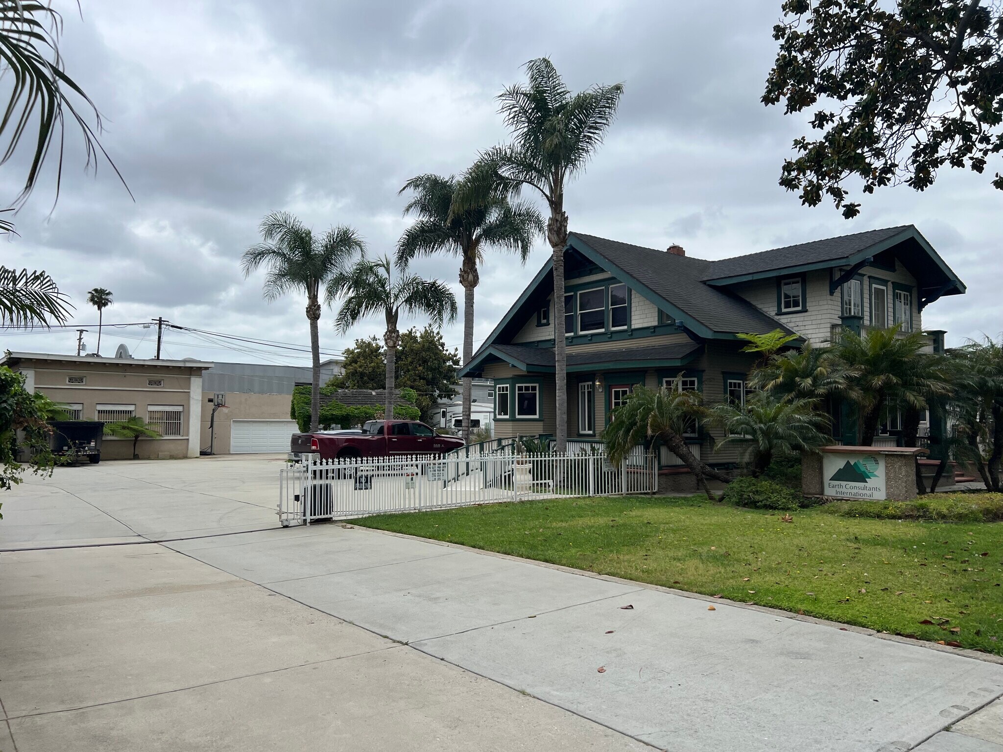 1642 E 4th St, Santa Ana, CA à vendre Photo du bâtiment- Image 1 de 6