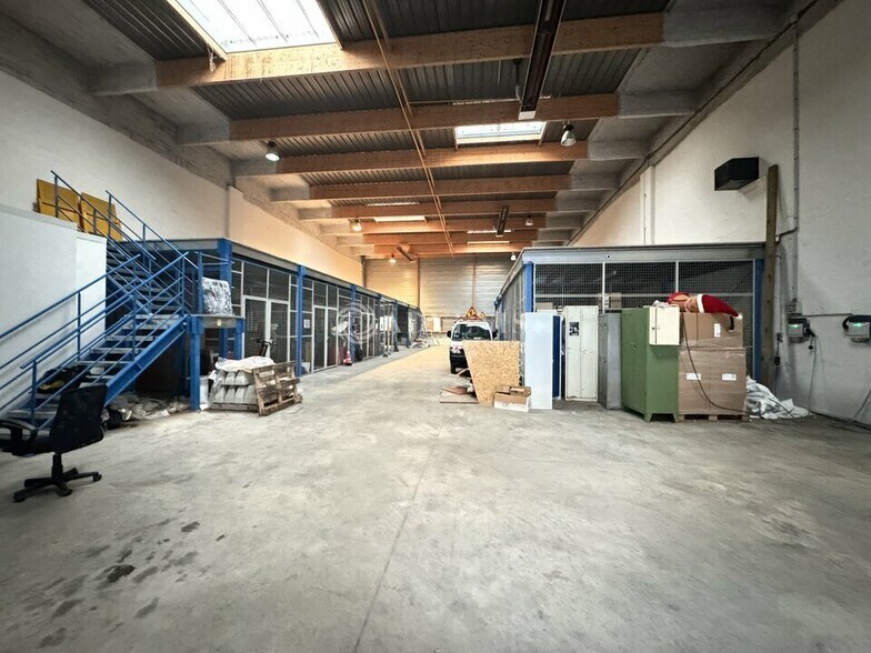 Flex in Le Bourget for lease - Interior Photo - Image 3 of 33