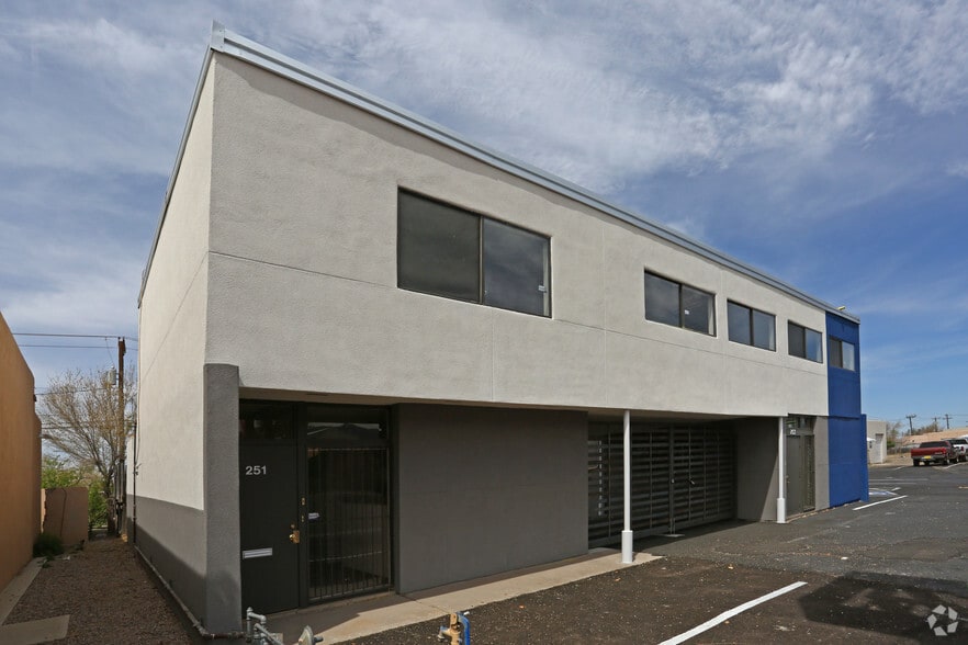 251-253 Wyoming Blvd NE, Albuquerque, NM à louer - Photo principale - Image 2 de 10