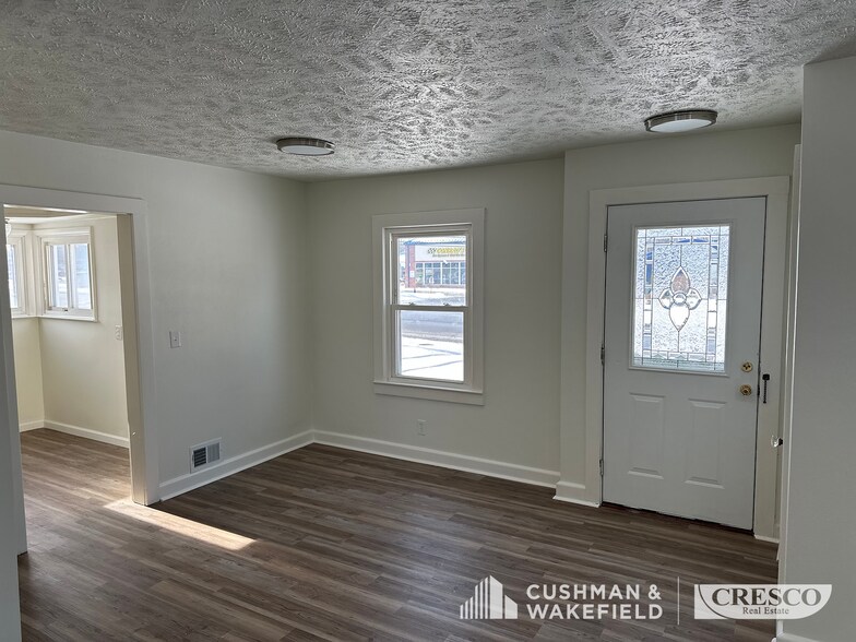 403 N Leavitt Rd, Amherst, OH à vendre - Photo du bâtiment - Image 3 de 11