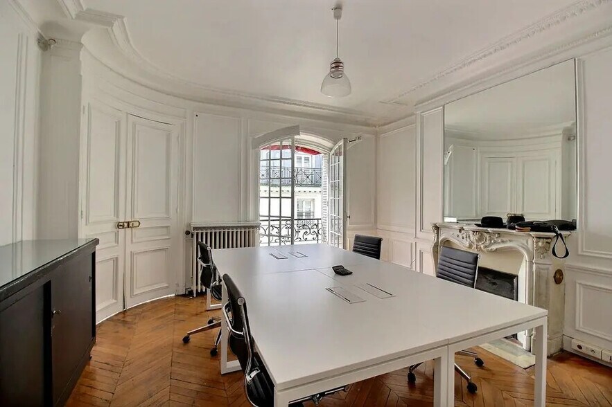Office in Paris for lease - Building Photo - Image 1 of 5